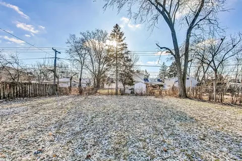 Exterior - 1845 Pratt Ave, Des Plaines, IL 60018 photo 4 of 5