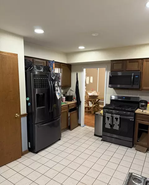 655 Sycamore Ln, Wheeling, IL 60090 photo 4
