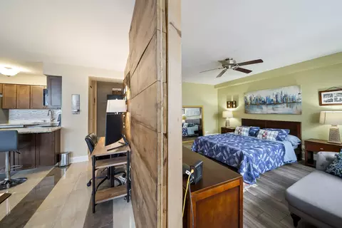 Bedroom - 33 E Cedar St #19E, Chicago, IL 60611 photo 1 of 4