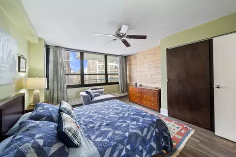 Bedroom - 33 E Cedar St #19E, Chicago, IL 60611 photo 3 of 4