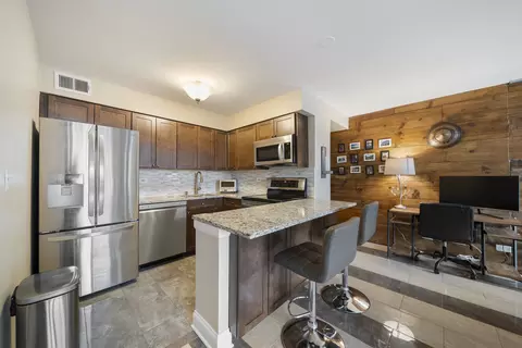 Kitchen - 33 E Cedar St #19E, Chicago, IL 60611 photo 2 of 3