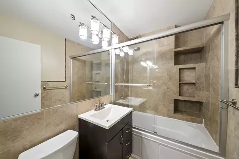 Bath - 33 E Cedar St #19E, Chicago, IL 60611 photo 1 of 1