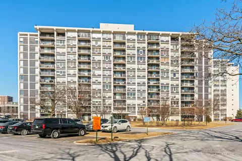 8809 W Golf Rd #2C, Niles, IL 60714