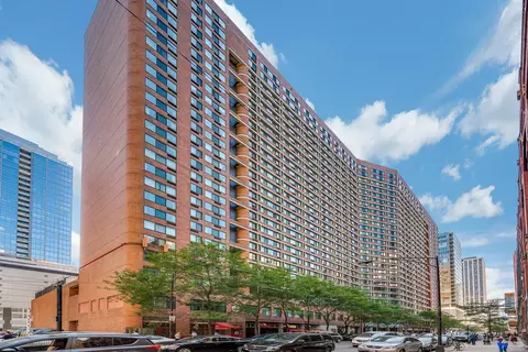 211 E Ohio St #1016, Chicago, IL 60611