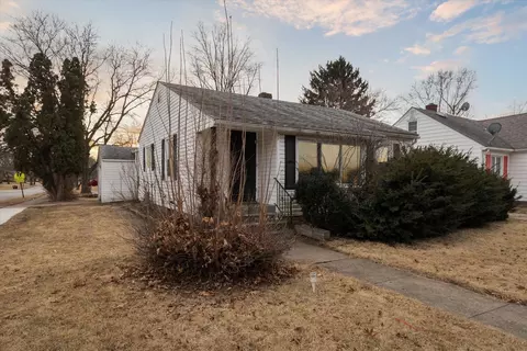 2923 Buckingham Dr, Rockford, IL 61107