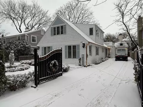 800 Tower Rd, Winnetka, IL 60093