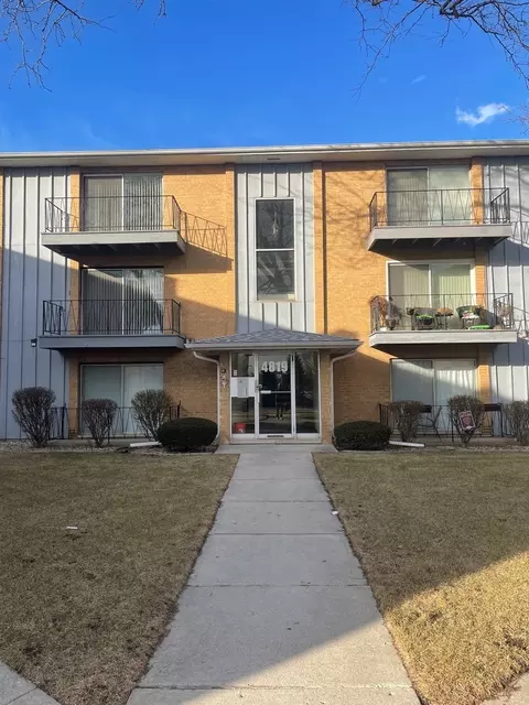4819 W 109th St #304, Oak Lawn, IL 60453
