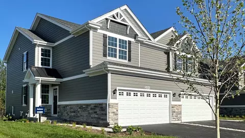 253 Charlestowne Lakes Dr, Saint Charles, IL 60174