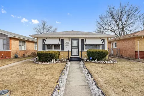 15219 6th Ave, Phoenix, IL 60426