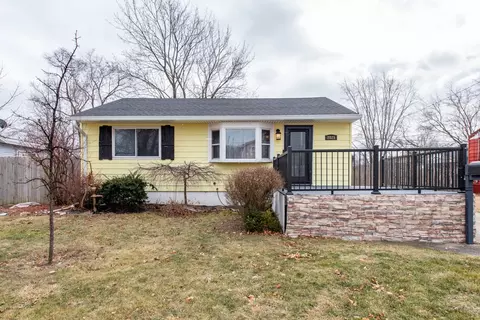 2825 Shoshone Rd, Waukegan, IL 60087