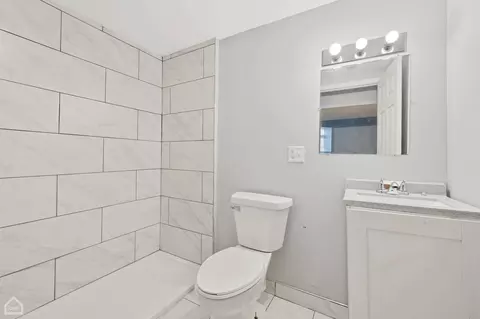 Bath - 1508 E 75th St, Chicago, IL 60619 photo 2 of 3