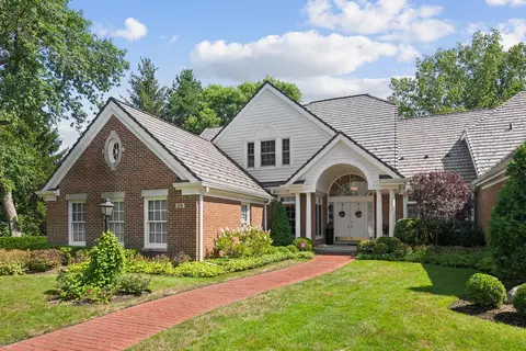 831 Knightsbridge Ct, Lake Forest, IL 60045