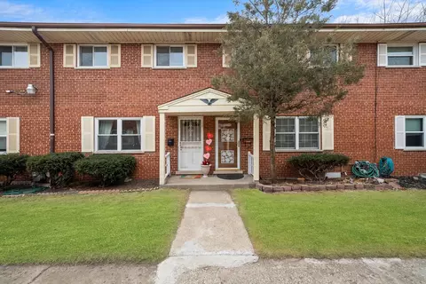 1423 W Touhy Ave #D, Chicago, IL 60626