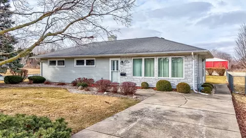 737 3rd Ave, Ottawa, IL 61350