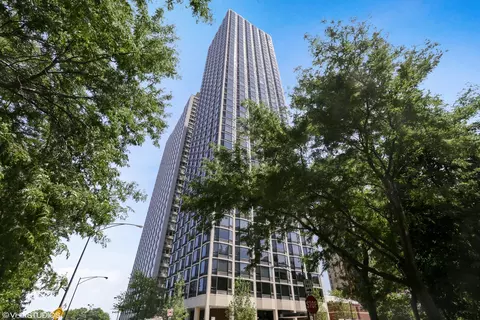 1555 N Astor St #28EW, Chicago, IL 60610