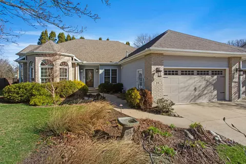 816 Edwards St, Monticello, IL 61856