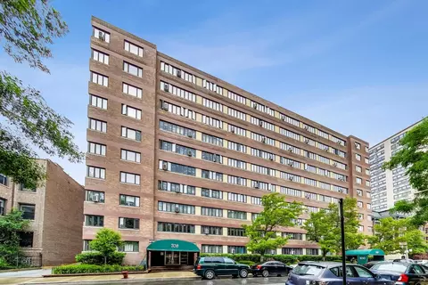 708 W Bittersweet Pl #412, Chicago, IL 60613