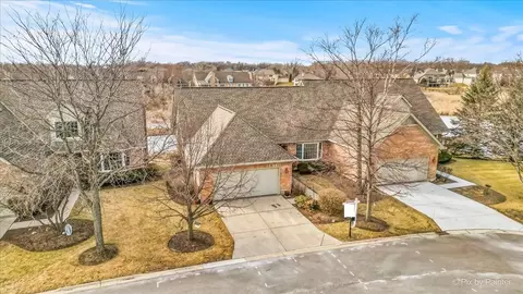 904 Wedgewood Dr, Crystal Lake, IL 60014