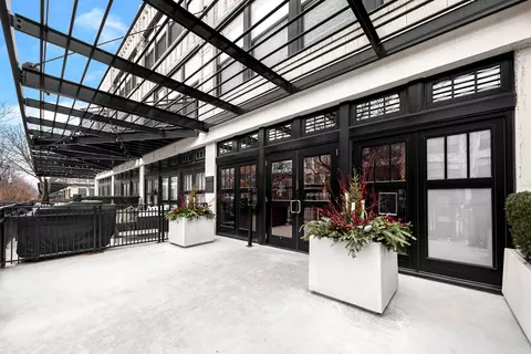 1111 W 15th St #219, Chicago, IL 60608