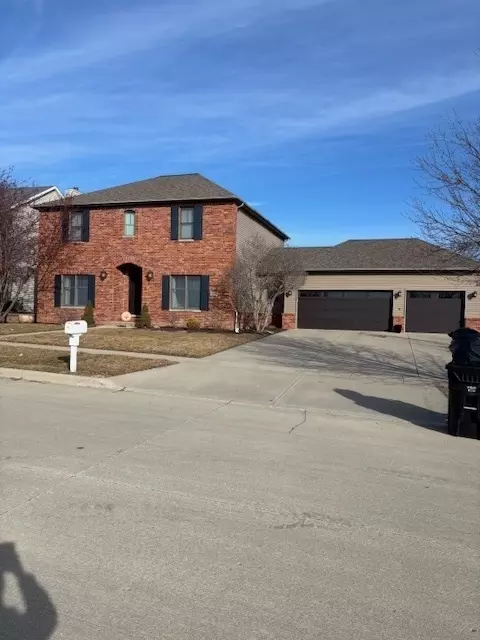 2710 Vrooman Ct, Bloomington, IL 61704
