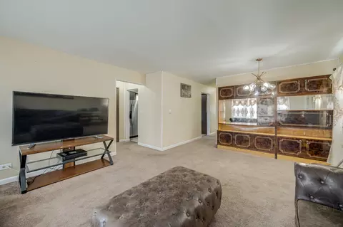 Living - 7237 Park Ave, Summit, IL 60501 photo 6 of 8