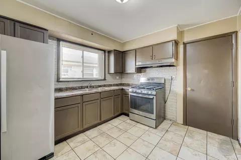 Kitchen - 7237 Park Ave, Summit, IL 60501 photo 3 of 3