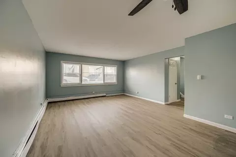 Living - 7237 Park Ave, Summit, IL 60501 photo 2 of 8