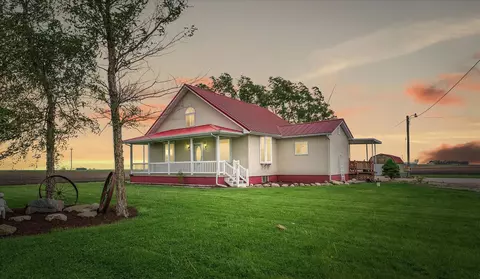 280 E 2350 North Rd, Ogden, IL 61859