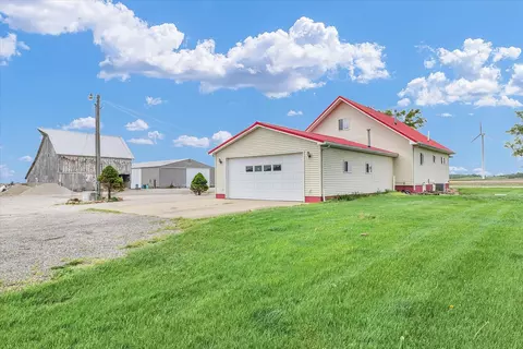Exterior - 280 E 2350 North Rd, Ogden, IL 61859 photo 10 of 14