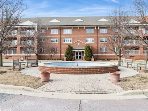 400 S Northwest Hwy #311, Park Ridge, IL 60068