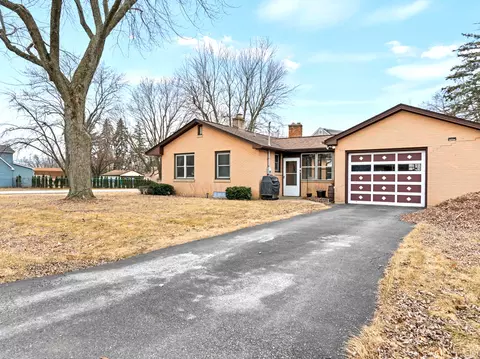 303 Lewis Ave, Wauconda, IL 60084