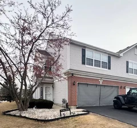 1267 W Black Wolf Rd, Round Lake, IL 60073