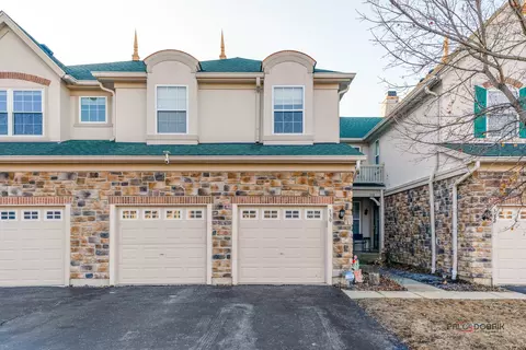 330 Bay Tree Cir, Vernon Hills, IL 60061