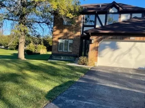 7960 W Golf Dr, Palos Heights, IL 60463