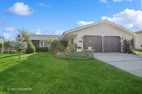 701 Sienna Dr, Schaumburg, IL 60193