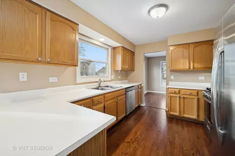 1300 Umbdenstock Rd, Elgin, IL 60123 photo 8