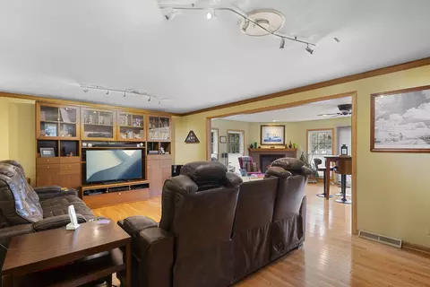 Living - 751 Scott Dr, Elgin, IL 60123 photo 1 of 3