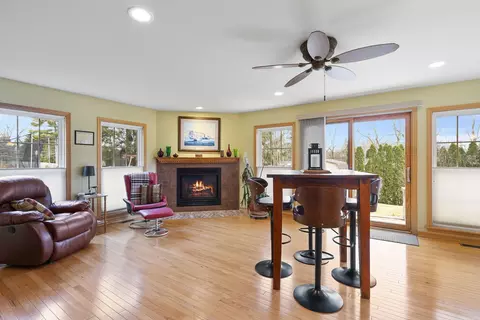 Living - 751 Scott Dr, Elgin, IL 60123 photo 3 of 3