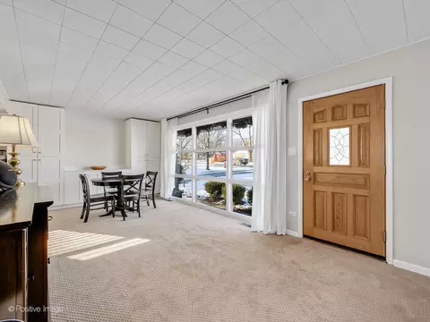 Entry Way - 7225 Central Ave, Burr Ridge, IL 60527 photo 1 of 2