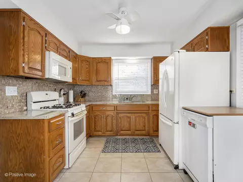 Kitchen - 7225 Central Ave, Burr Ridge, IL 60527 photo 1 of 3