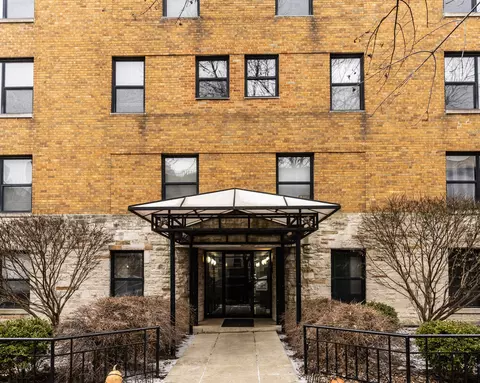 525 W Aldine Ave #103, Chicago, IL 60657