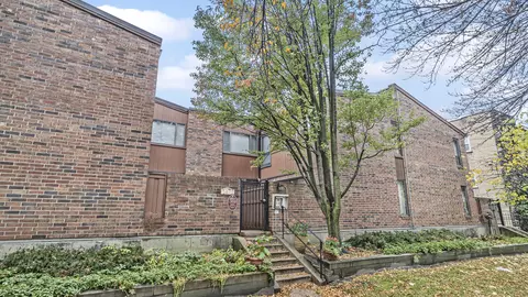 1801 W Touhy Ave #B, Chicago, IL 60626