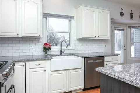 2380 Avalon Ct, Aurora, IL 60503 photo 9