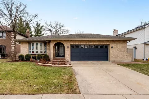 147 Washington Ct, Westmont, IL 60559