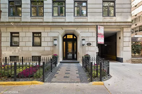 222 E Chestnut St #16A, Chicago, IL 60611