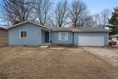 802 Hillside Dr, Monticello, IL 61856