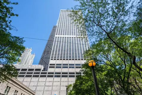 180 E Pearson St #3805, Chicago, IL 60611