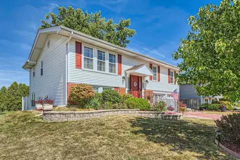830 W Lakeside Plz, Hoffman Estates, IL 60169