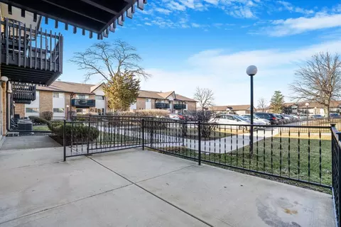 Exterior - 20 B Kingery Quarter Cir #108, Willowbrook, IL 60527 photo 2 of 5