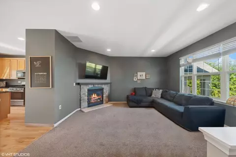 3126 Valley Falls St, Elgin, IL 60124 photo 6